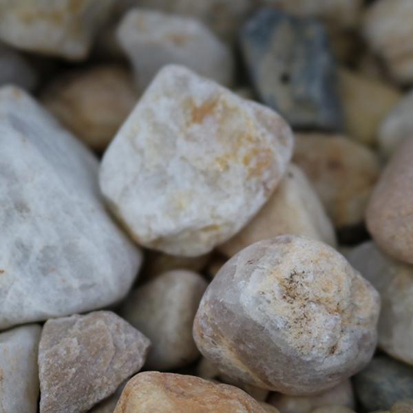 Bulk Stone - 3/4 in White/Tan&nbsp;Stone Bulk - 1 Scoop (3/4 cu. yd)